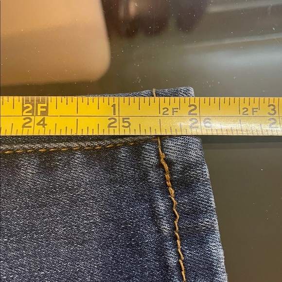 Women’s Judy Blue Mid Rise Relaxed Fit Jeans - Picture 6 of 7